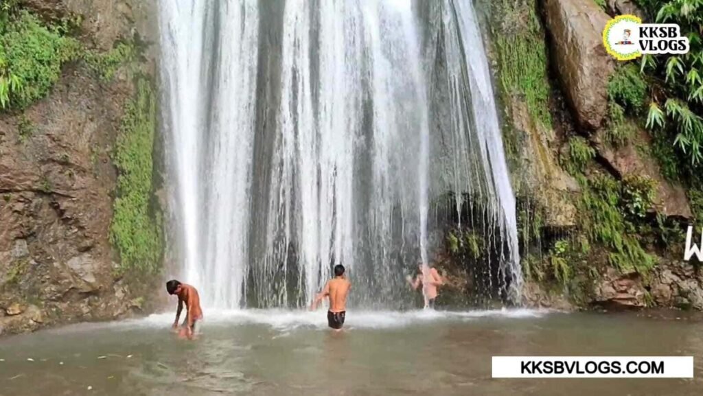 Kids playing i under the NB waterfall