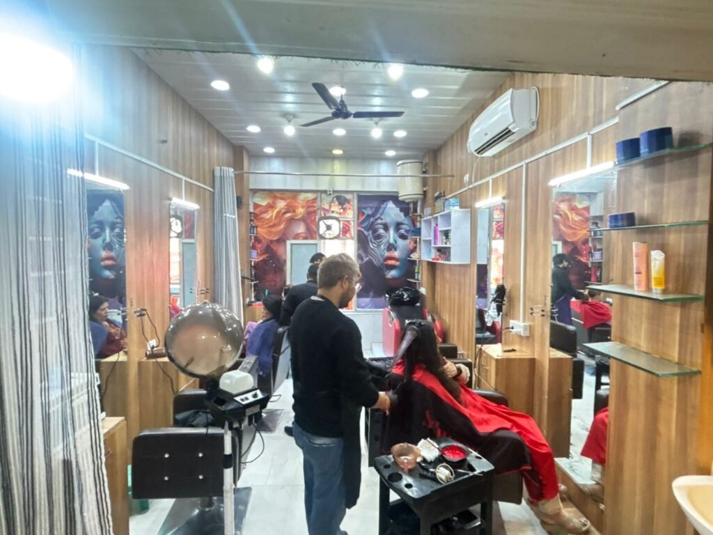 Solan Best Saloon For ladies & Girl