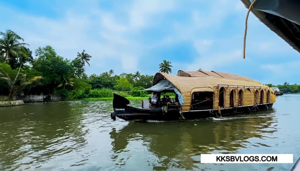 Best houseboats in Alleppey Kerala