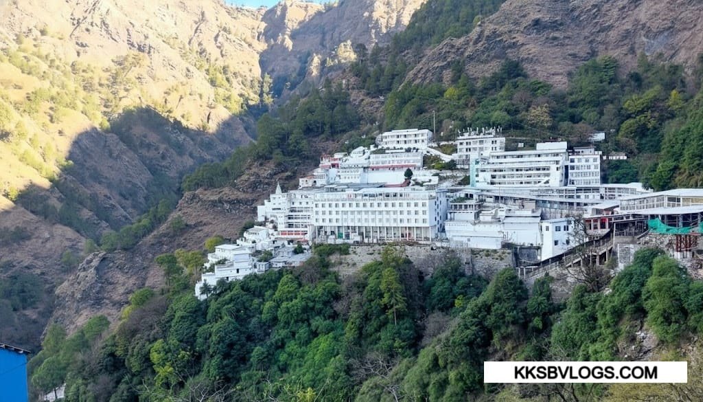 Vaishno Devi Yatra Guide: Faith, Trek Route, Facilities, Helicopter, Budget, Itinerary & FAQs